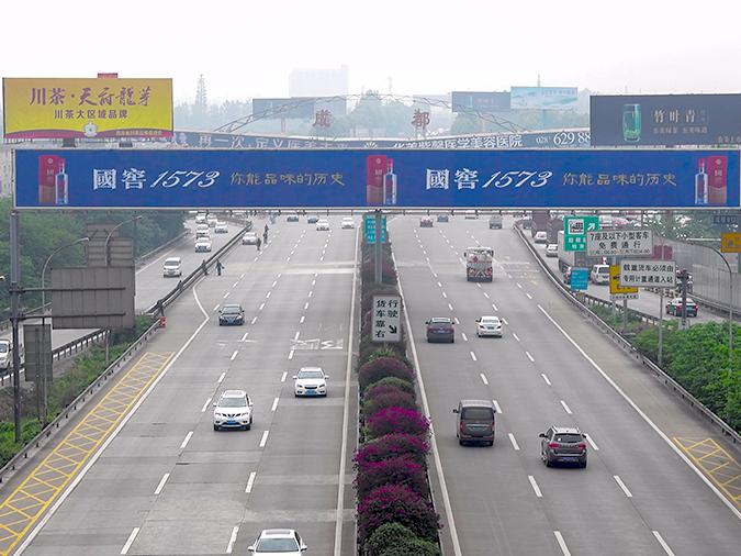 線上流量告急！從巨頭轉(zhuǎn)戰(zhàn)線下看戶外廣告發(fā)展如何